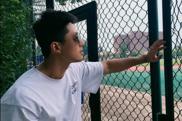 一场现实的狗血渣男渣女故事,凌潇肃与姚晨离婚的真相到底是什么?