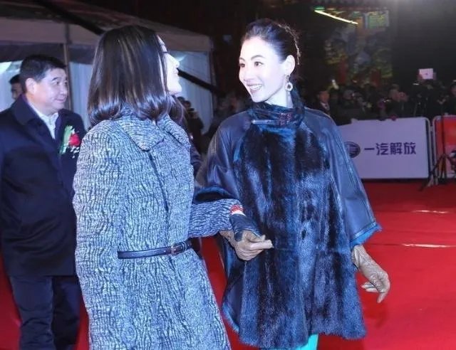 黄圣依为什么会拜赵本山为师?