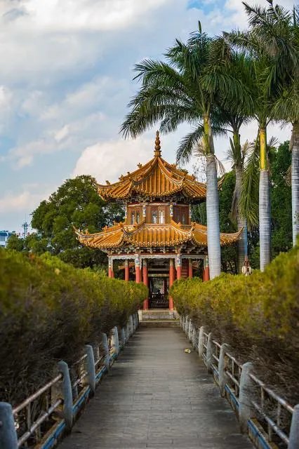 云南红河州蒙自市有什么值得推荐的旅游景区吗？