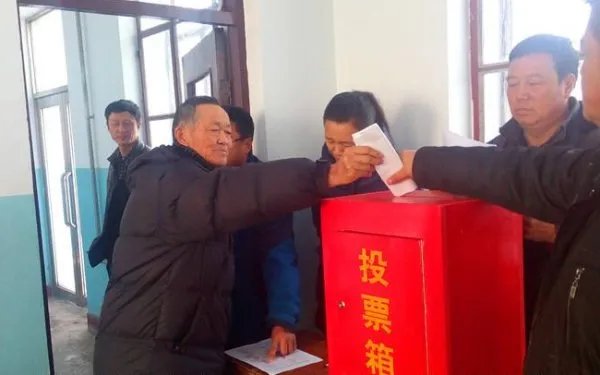 陕西一村委会换届选举票箱被踩情况如何?