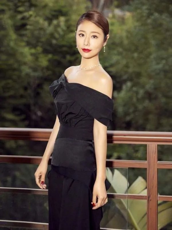林心如晒出自制的迪士尼公主甜点，你如何评价她的战果？