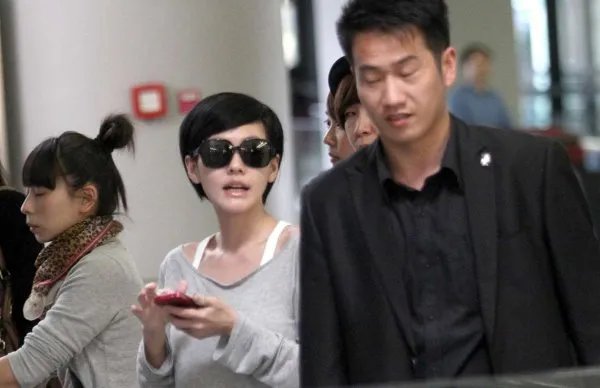 老公流连夜店,小S再次发声力挺,为什么我们总爱得如此卑微?