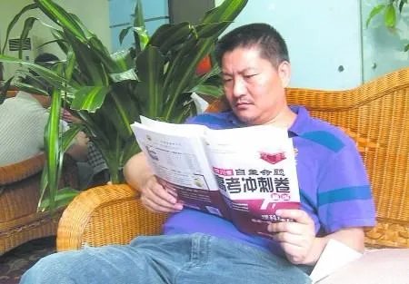 “高考最牛钉子户”备战第21次高考,如此执着于高考真的有意义吗?
