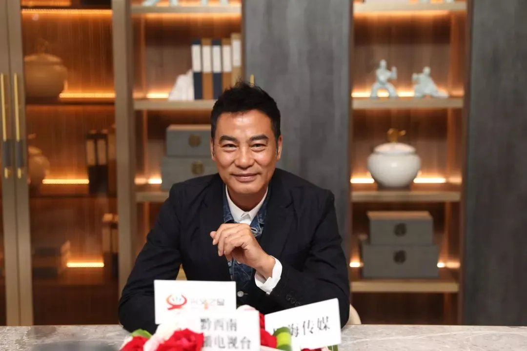 遇袭康复期的任达华状态如何?直击金牌厨柜兴义站了解详情!
