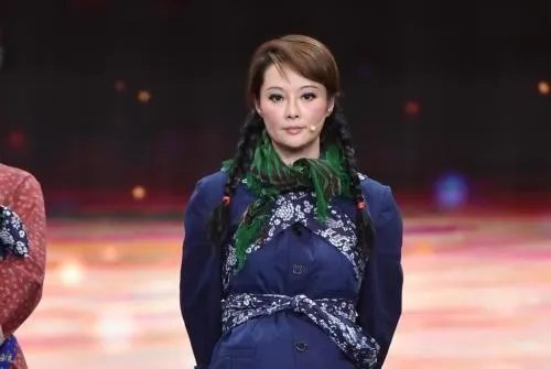袁立喊话浙江卫视欠她一个道歉,她的做法是否正确?