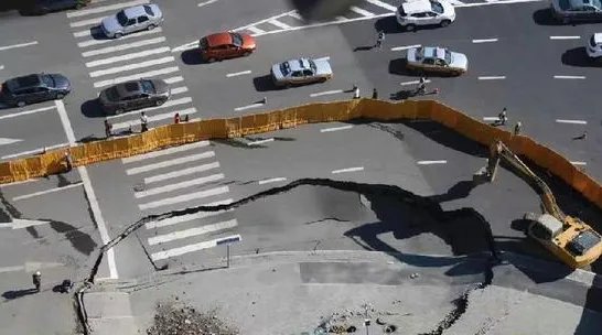 长春一在建地铁口附近发生道路塌陷了吗?