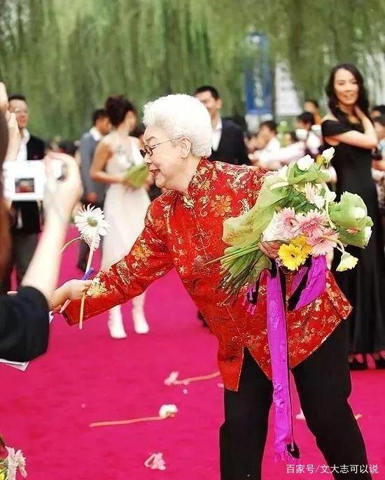 田华:从贫民女到艺术家,一家四口皆患癌去世,今92岁为何仍要挣钱养家?