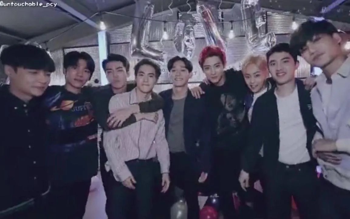 EXO庆祝出道九周年,成员手写寄语卡说了些什么?