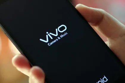 vivo手机摔了一下黑屏了怎么办