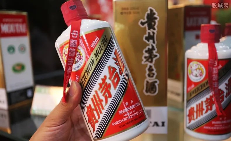 一箱1974年茅台拍出900万元 平均多少钱一瓶?