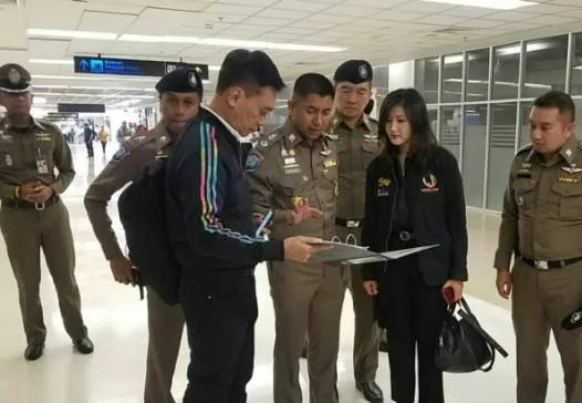 中国游客在泰国遭武装人员抢劫,泰国官方对此有何回应?