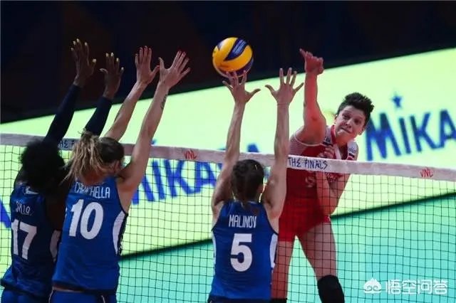 美国女排3-1击败巴西女排夺B组头名，A组的意大利中国胜者就是美国半决赛对手了？