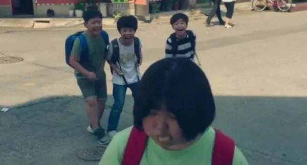 《我的ID是江南美人》为什么女主幼时从来没有正面出现？