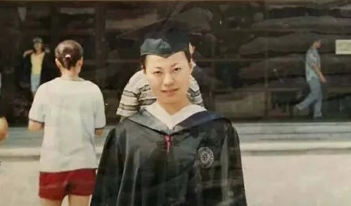 北大破例给她办葬礼,撒贝宁致悼词,寒门才女张培祥经历过什么?