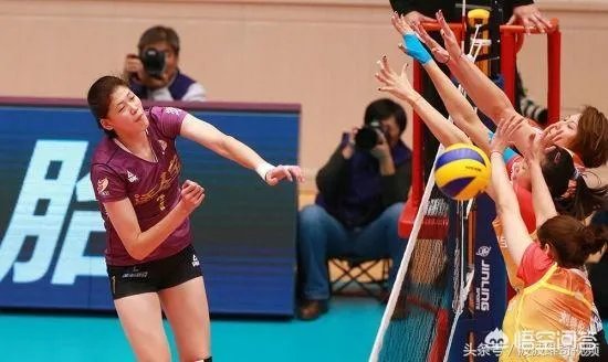 世联赛半决赛上，中国女排对战美国第三局比赛落后时换上李盈莹，之后中国队25-18拿下第三局，你怎样看？