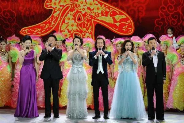 除夕不看春晚早点睡觉第二天看重播，大家觉得怎么样？