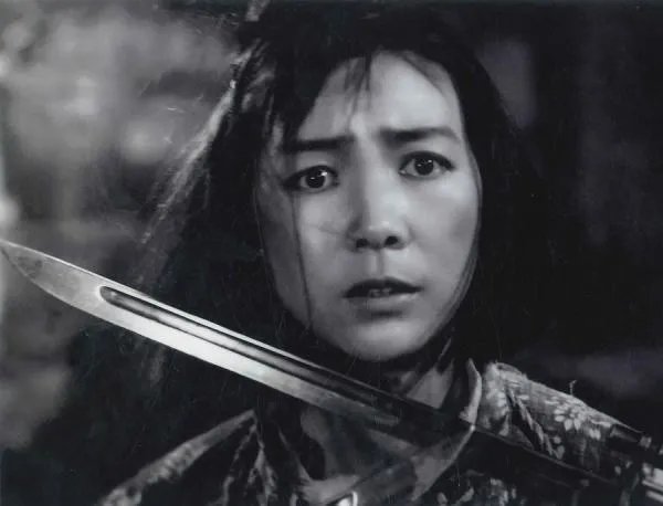田华:从贫民女到艺术家,一家四口皆患癌去世,今92岁为何仍要挣钱养家?