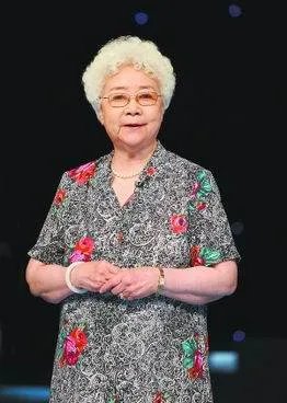 田华:从贫民女到艺术家,一家四口皆患癌去世,今92岁为何仍要挣钱养家?