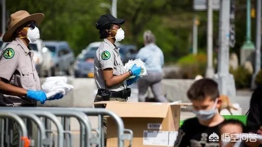 美国单日新增确诊病例逾2.4万例,累计154万例,你怎么看?
