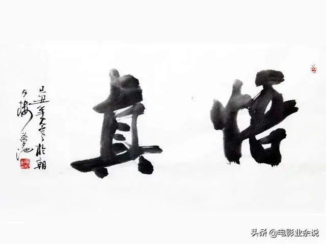新闻联播主持人在直播时,怎么记得住那么长的稿子?