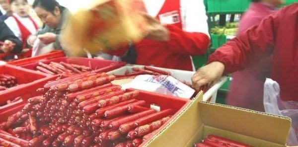 超市搞促销的时候,火腿肠为什么是成捆卖的?