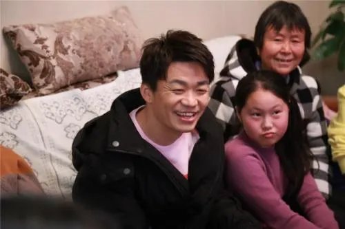 王宝强堂弟晒豪车当导演,你觉得他是怎样一个人?