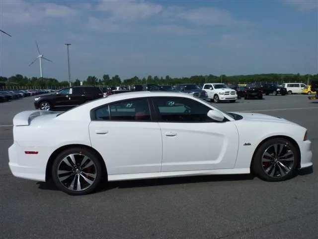 道奇Challenger SRT8 392那款车好霸气,现在能买到吗,多少钱?