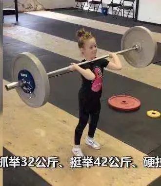 加拿大7岁女孩举起80公斤杠铃,对她的身体是否会产生影响?