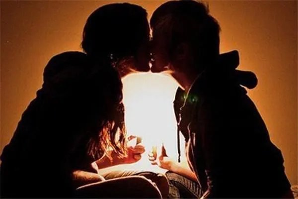 张恒郑爽对视后接吻,接吻前对视一眼有何妙用?