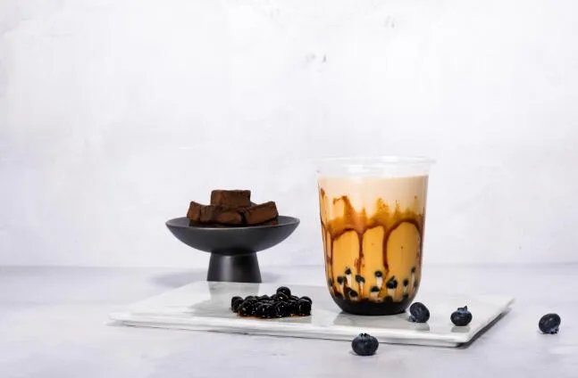秋天的第一杯奶茶说说