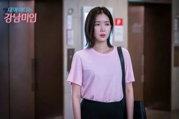 《我的ID是江南美人》为什么女主幼时从来没有正面出现？