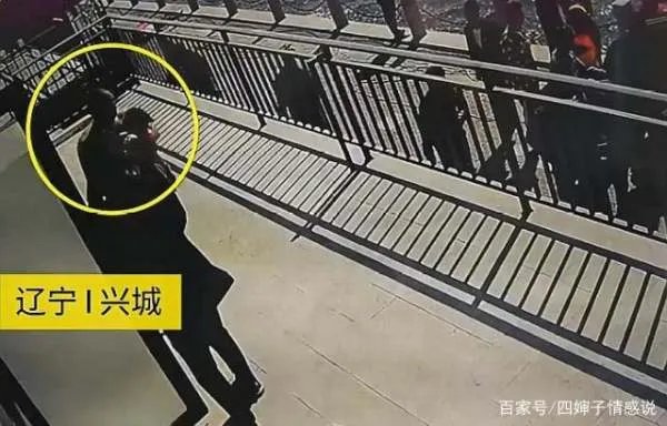 男孩骑车坠河,妈妈姥姥跳河救娃却溺亡!男孩已被好心人救起,你怎么看?