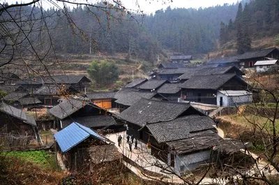 00后苗族小伙参军全寨送行,现场情况如何令人动容?