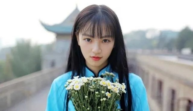 武汉美女众多,武汉大学的校花中你最喜欢哪一个呢?