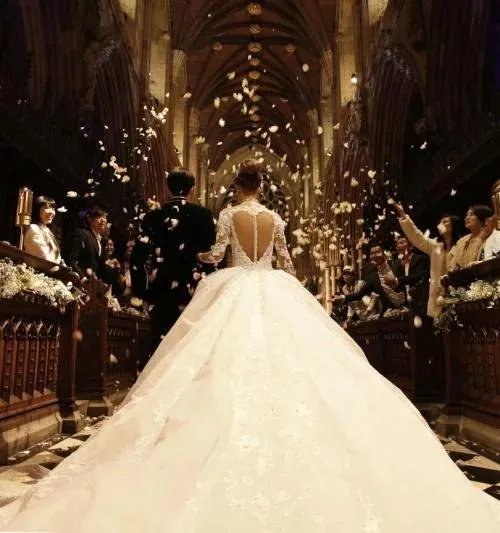 林宥嘉丁文琪婚礼现场森系风格清新养眼，还有哪些明星结婚时现场布置别具一格？