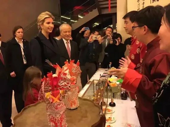 派女儿给中国拜年，特朗普向中国传递出四重信号？