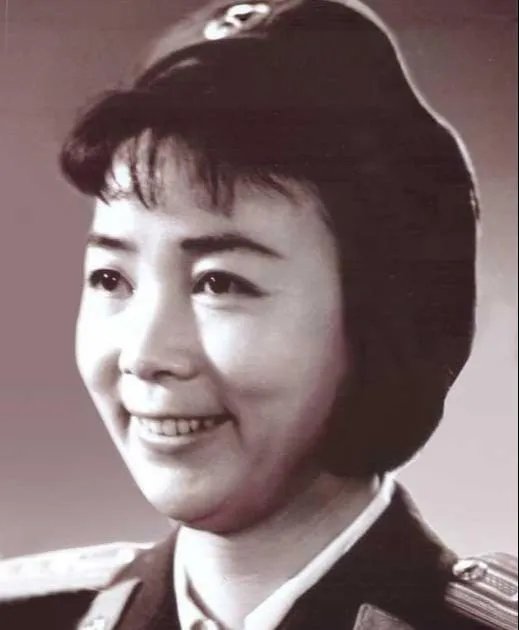 田华:从贫民女到艺术家,一家四口皆患癌去世,今92岁为何仍要挣钱养家?