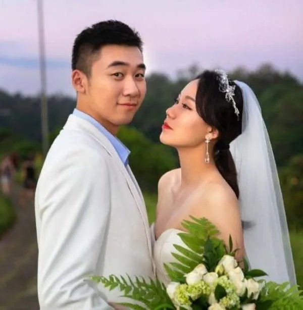 被闺蜜搭档夺走男友的羽毛球奥运冠军赵芸蕾现在感情生活如何?