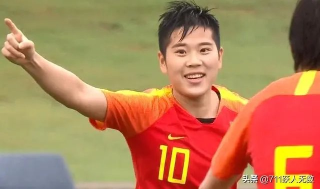 感人!中国女足6:1大胜,泰国球迷高喊武汉加油,你怎么看?