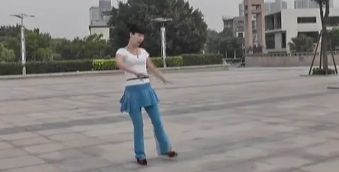 广场舞泉水叮咚响分解动作