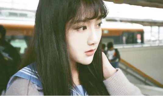 SNH48李艺彤对直播骂人事件道歉,你会原谅她吗?
