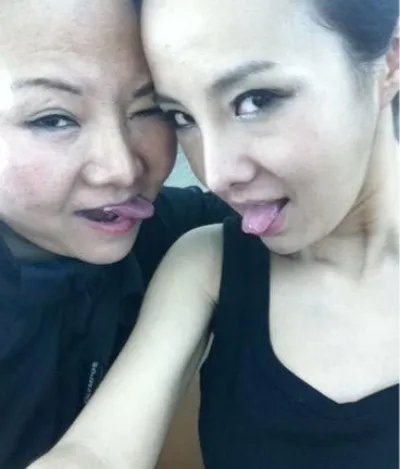 甘露露娘俩炒作:干露露娘俩重味新花招层出不穷(图)