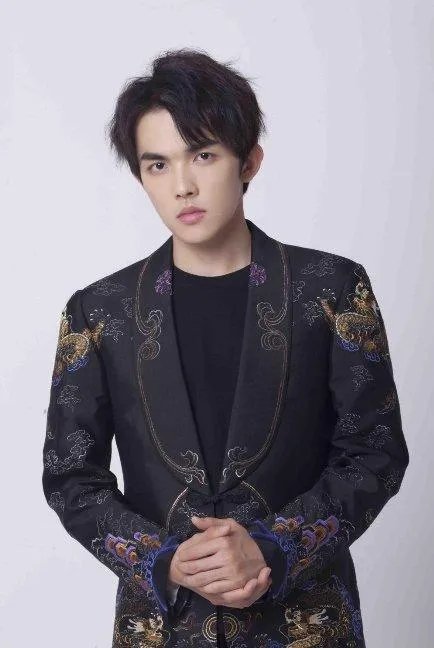 网友偶遇张雨绮李柄熹遛狗,张雨绮和绯闻男友的恋情是否坐实?