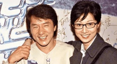 母亲撒钱羞辱她，女儿在国外捡垃圾不回家，毁吴绮莉一生的不只成龙，咋看？