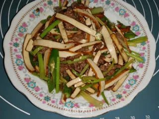 芹菜香干炒肉