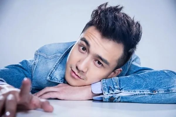 女有王珞丹、男有翟天临,为了翻红用低级手段炒作,如何看待这件事?