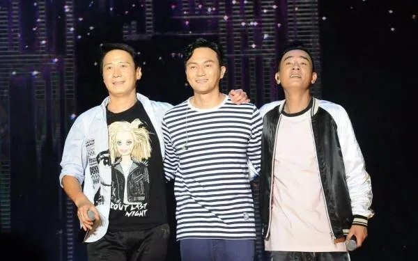 陈小春与张智霖的性格有着怎样鲜明的对比?