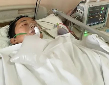 女婴坠楼受伤父亲拒绝治疗,其父亲的行为是不是太不负责了?