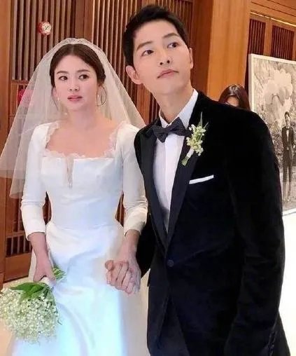 为什么说宋慧乔宋仲基的感情变化比合作电视剧《太阳的后裔》还精彩?