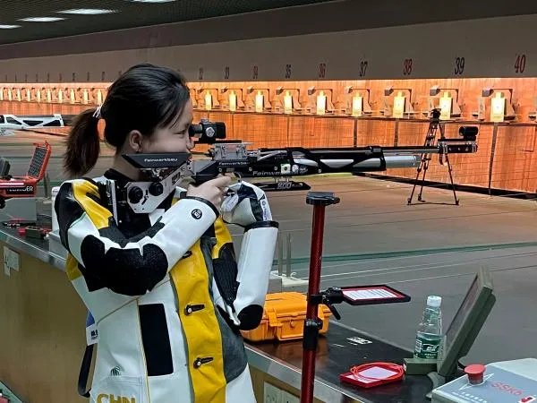 杨倩将奥运会领奖服赠予清华,值得清华学子学习吗？